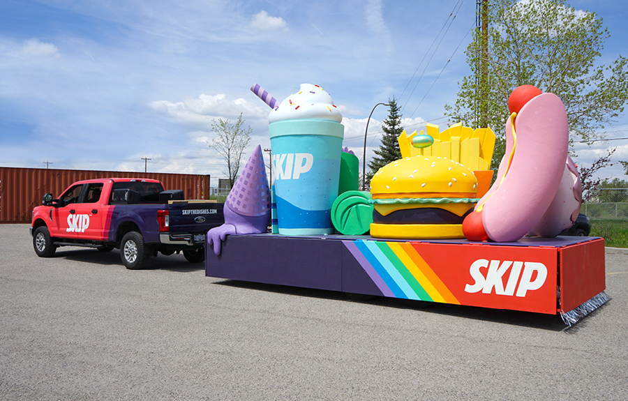 Skip the Dishes parade float featuring colorfully painted and sculpted food